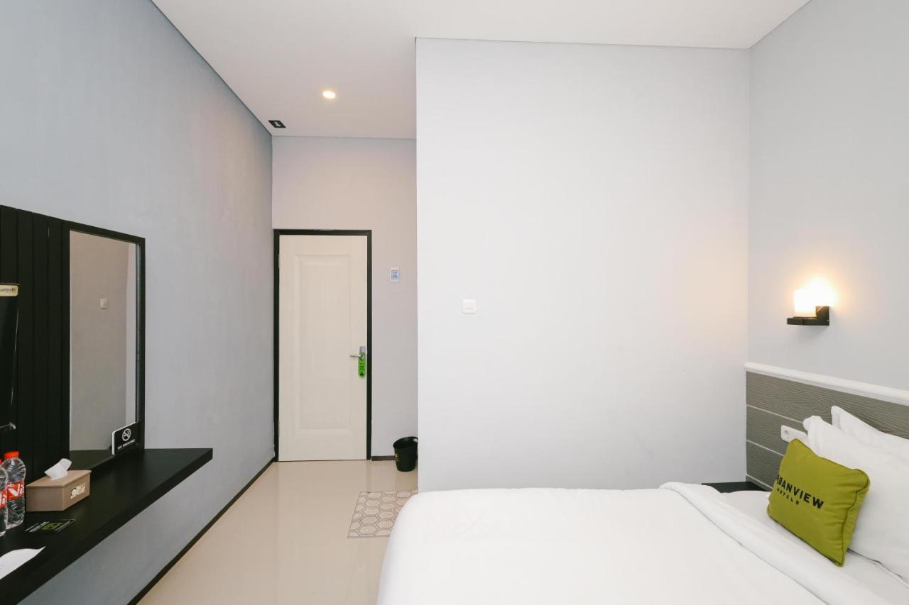 Urbanview B Syariah Lumajang By Reddoorz Hotel Exterior foto