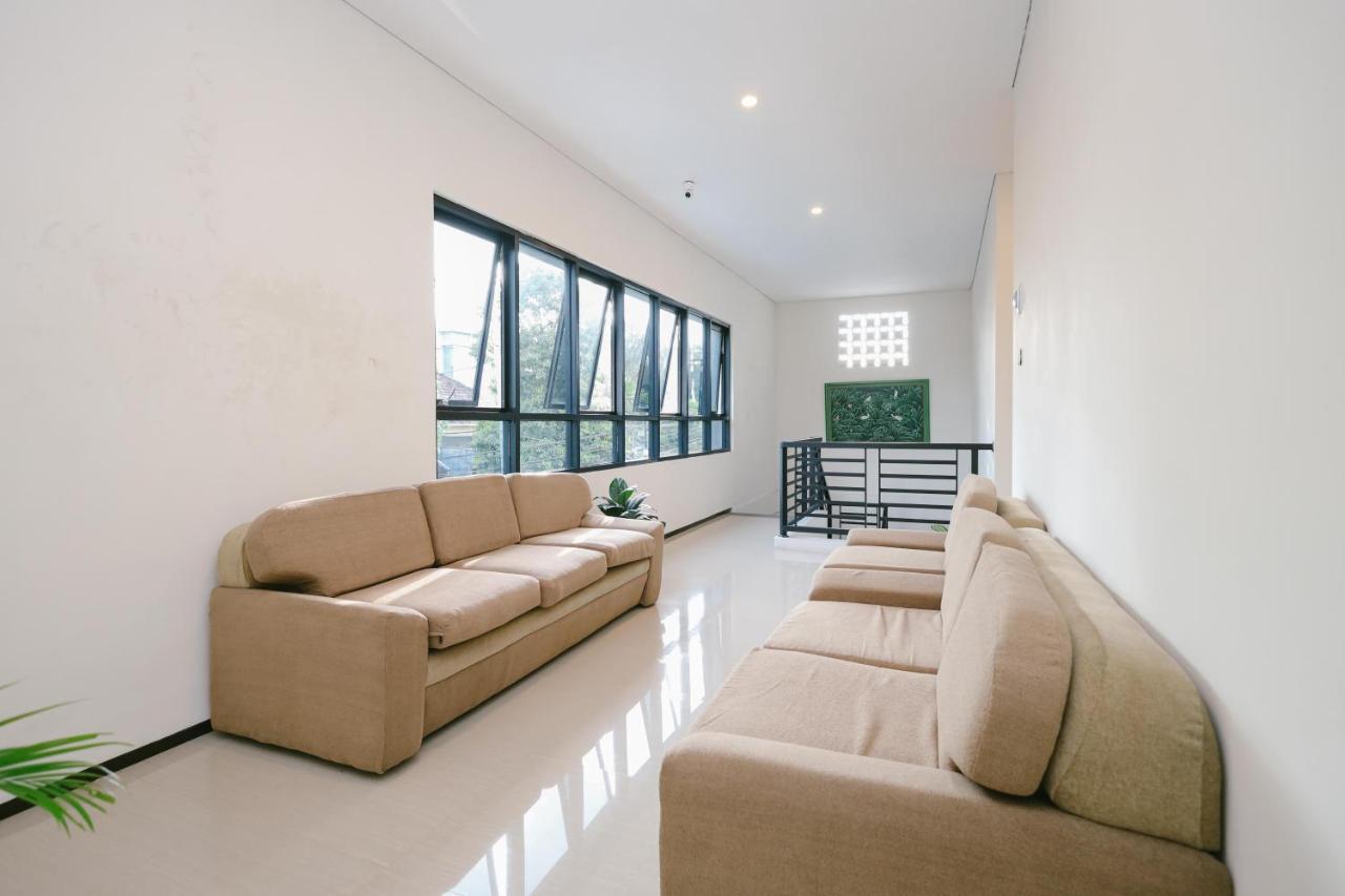 Urbanview B Syariah Lumajang By Reddoorz Hotel Exterior foto
