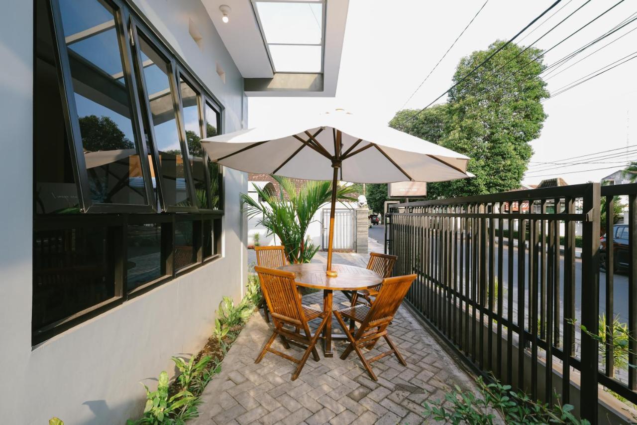 Urbanview B Syariah Lumajang By Reddoorz Hotel Exterior foto