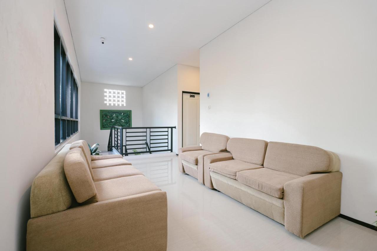 Urbanview B Syariah Lumajang By Reddoorz Hotel Exterior foto